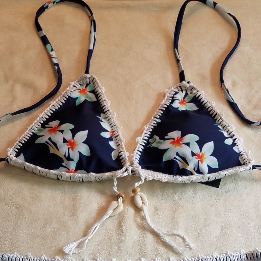 NWT LAST 1!  Floral Boho Bikini w/Crocheted Edges - Picture 2 of 7